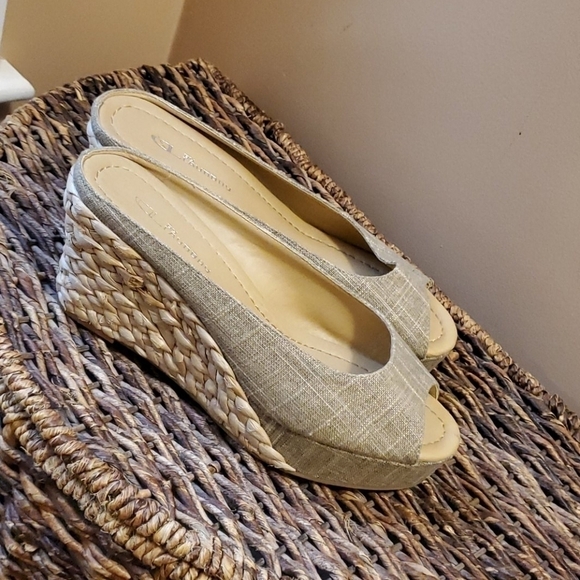 Daysie by Chinese Laundry slipon wedge - 10 - Picture 2 of 11